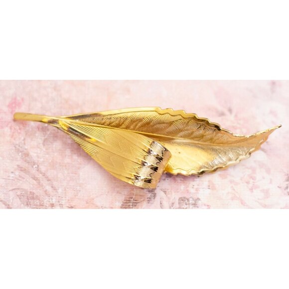Vintage Gold Tone Leaf Brooch | H29 - Picture 2 of 3